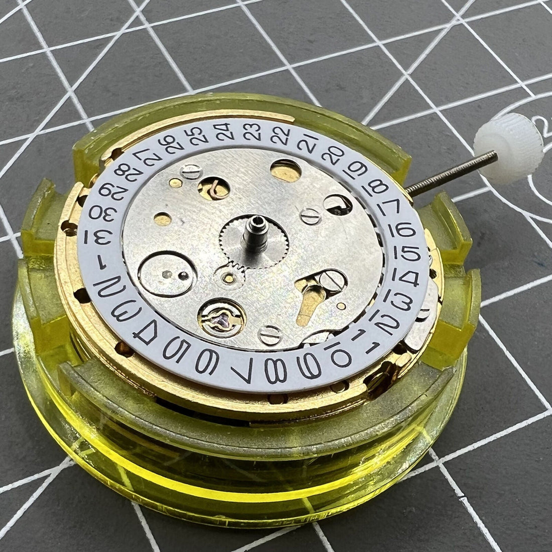 DG2813 MINGZHU 2813 automatic mechanical watch movement with 3 golden hands for precise timekeeping.