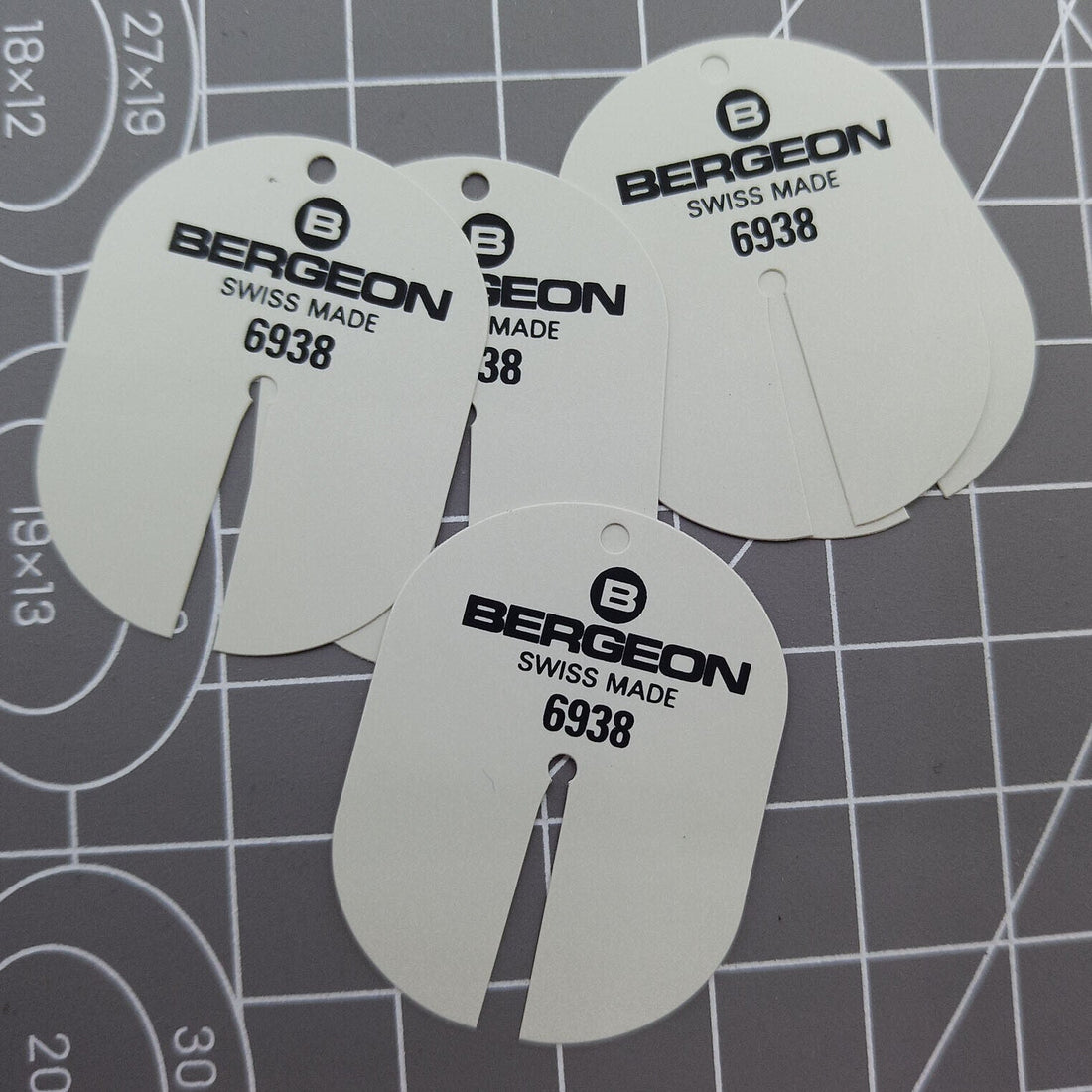 Pack of 5 Bergeon 6938 watch dial protectors for precise and safe watch servicing.