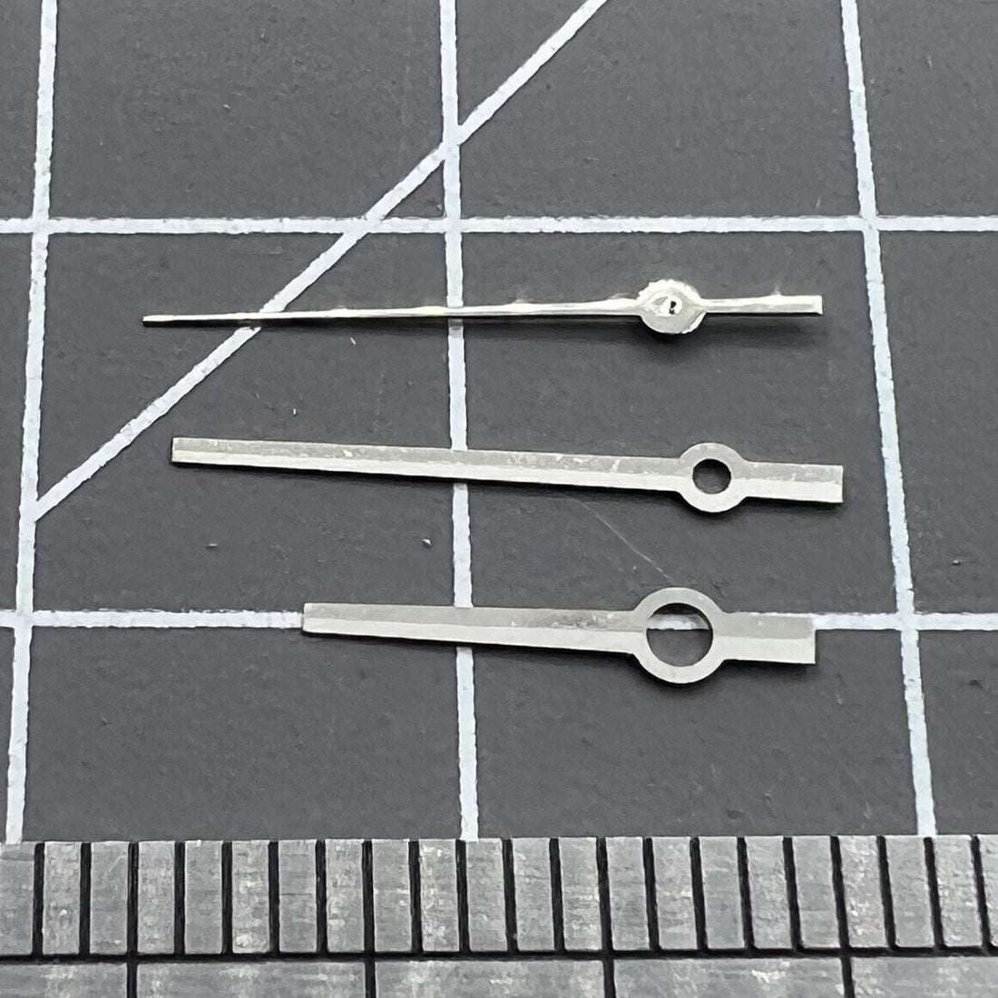 Silver and black trimmed watch hands for NH35/NH36/4R/7S movements, no lume,.
