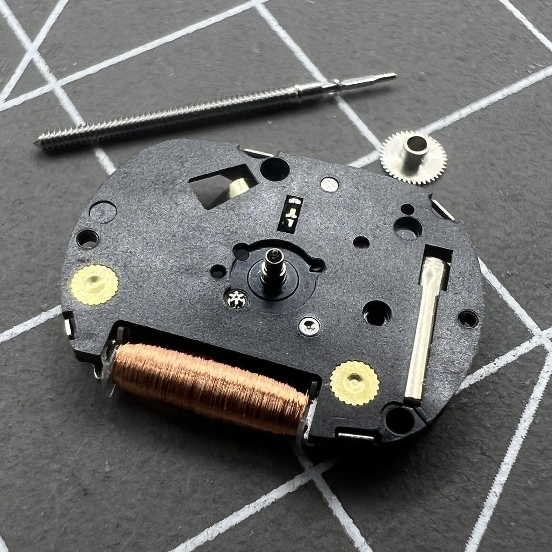 Hattori VC01 quartz watch movement with 3 hands, ideal for precise watch repairs and replacements.