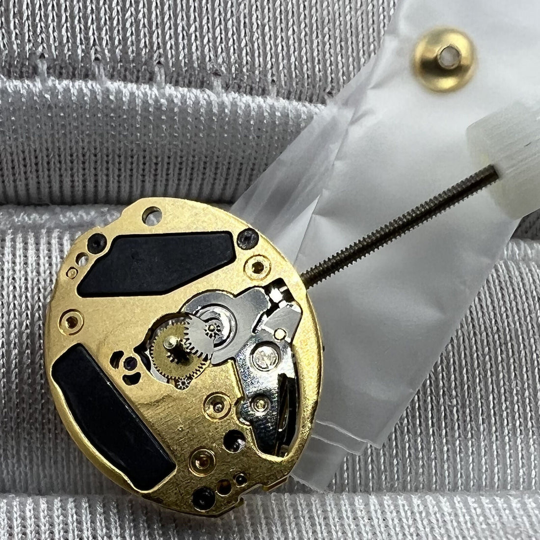 Swiss Made ETA 901.001 quartz watch with 2 hands, precise Swiss movement by ETA.