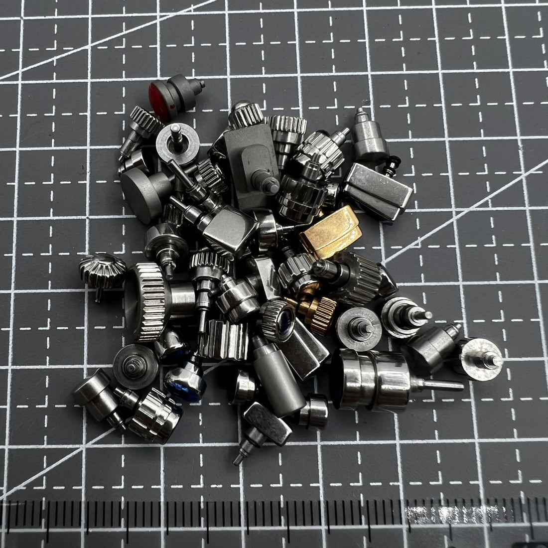 Set of approx. 50 mixed watch push buttons for watch repairs and replacements, brand-neutral.