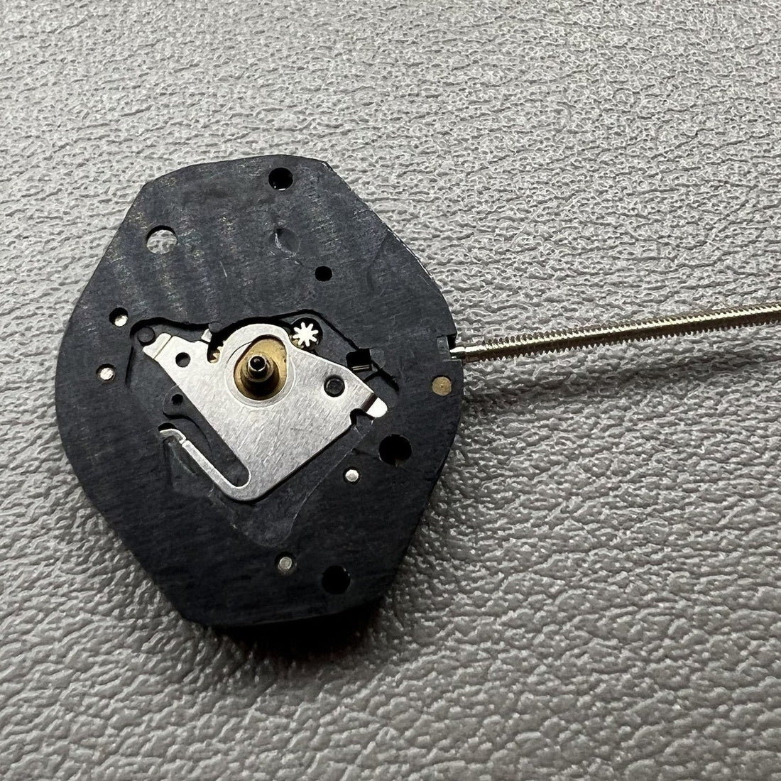 Swiss ISA 638 quartz watch movement with 3 hands, no calendar, precise timekeeping for accessories.