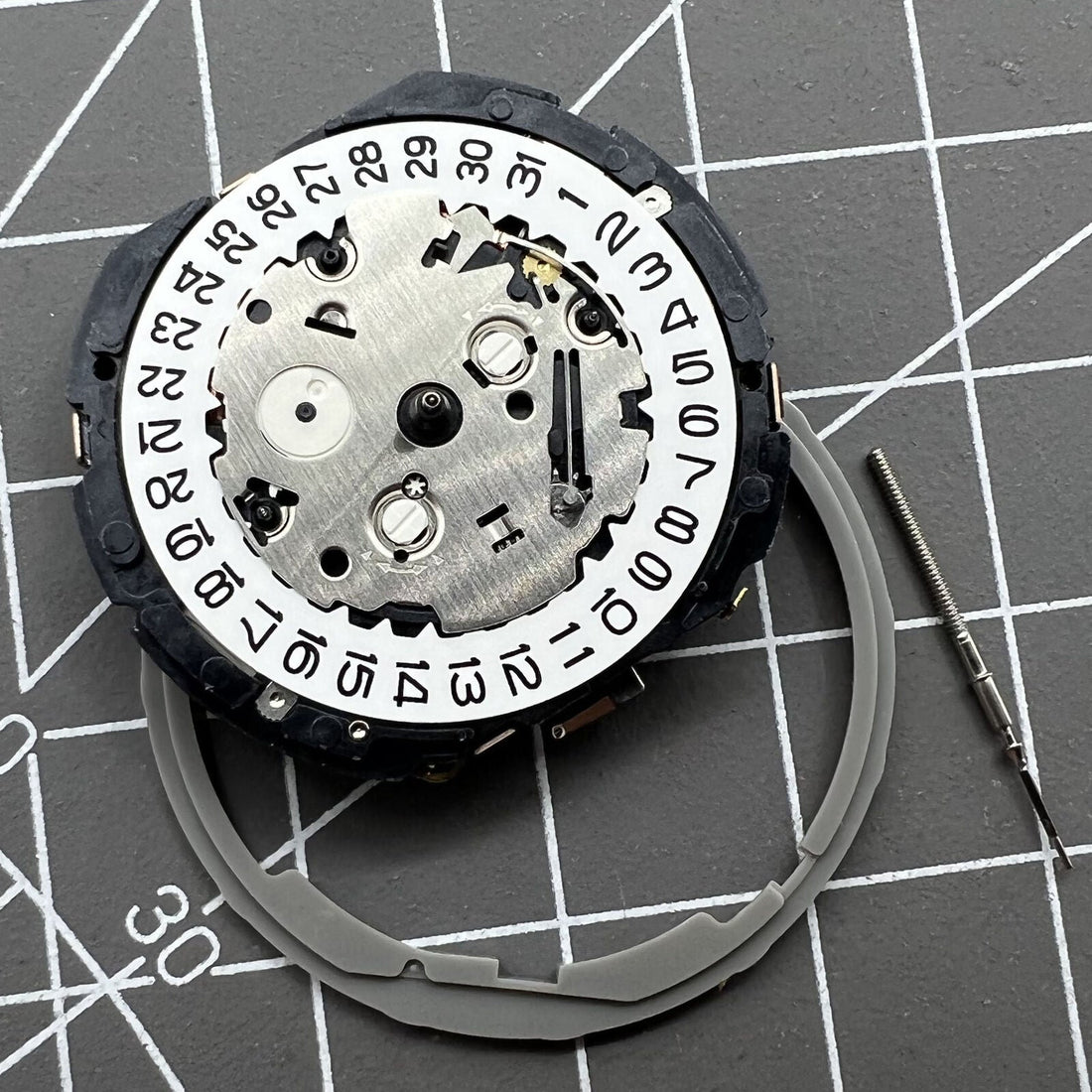 Japan Hattori Epson TMI YM91A quartz watch movement with date display at 3 o?clock, Japan made.
