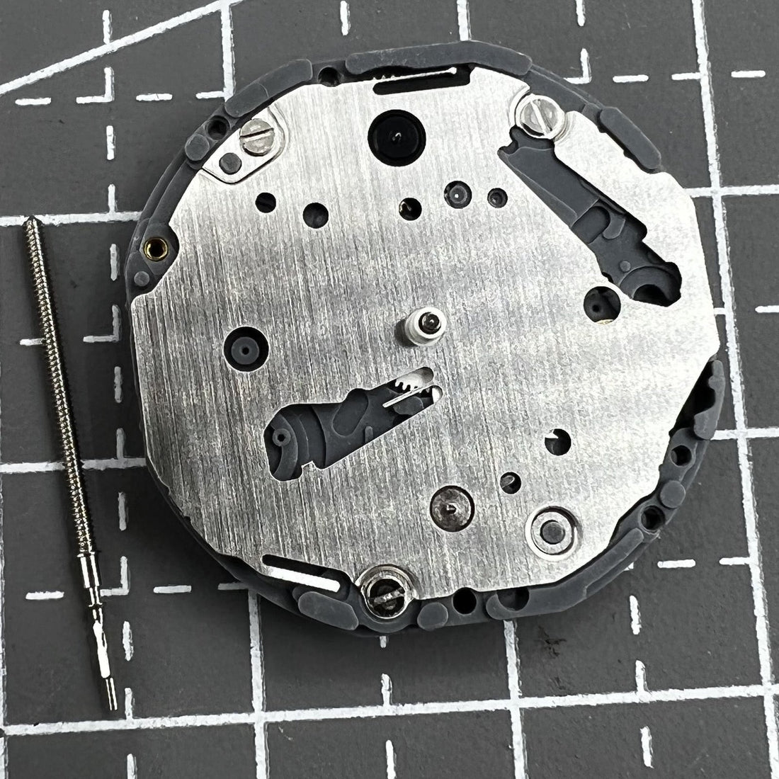 Japan Hattori Epson VD77A quartz watch movement, precise timekeeping for watch accessories.