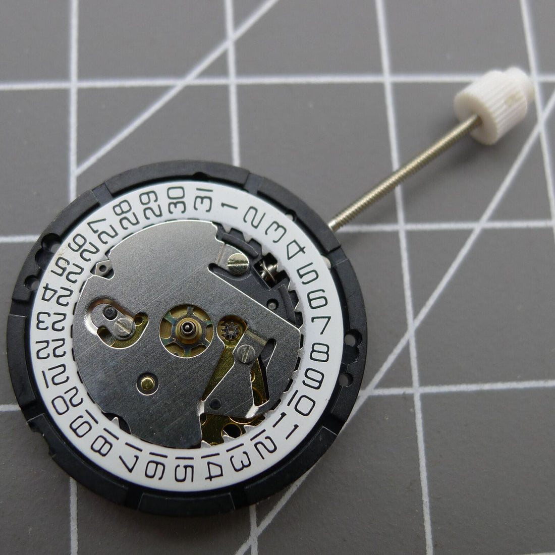 Swiss Movement ISA 338 watch with quartz 3-hand design, date at 3, ideal for precise timekeeping.