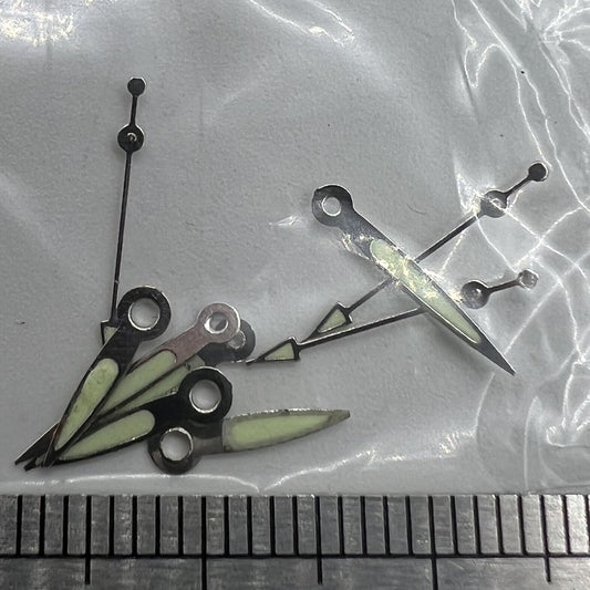 Luminous white-trimmed watch hands compatible with Miyota 2035 quartz movement by P1-H4-C101.