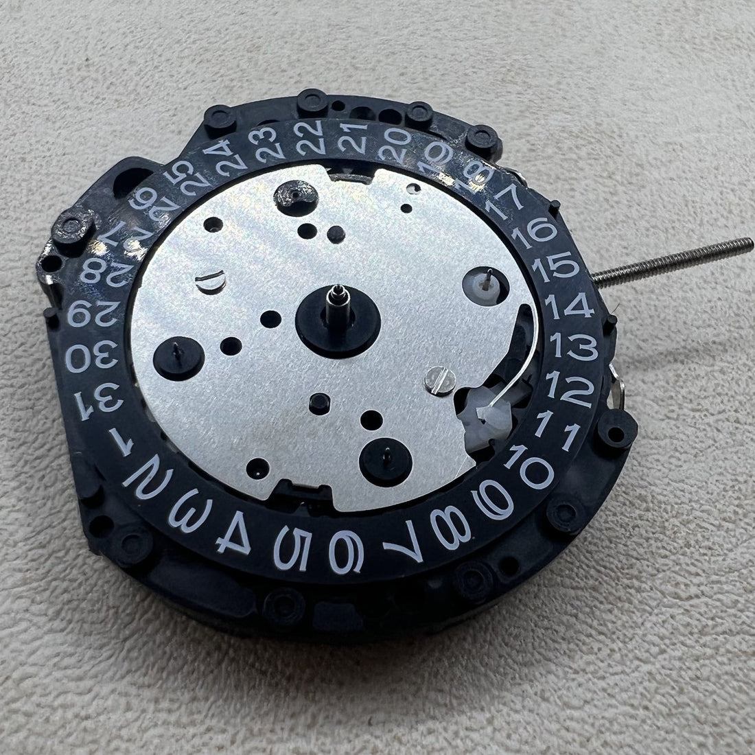 Japan Hattori Epson VD53 quartz watch movement with black dial, precise timekeeping for watch accessories.