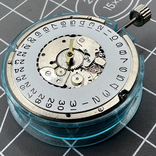 Tianjin Seagull ST6 automatic watch with 2 hands and single calendar, elegant men's accessory.