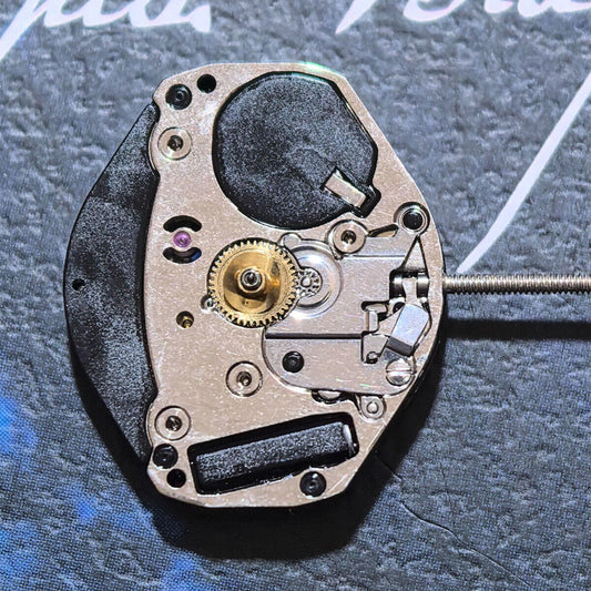 Swiss Made ETA 902.105 quartz watch movement, 3-hand design, precision timekeeping for watch repairs and accessories.