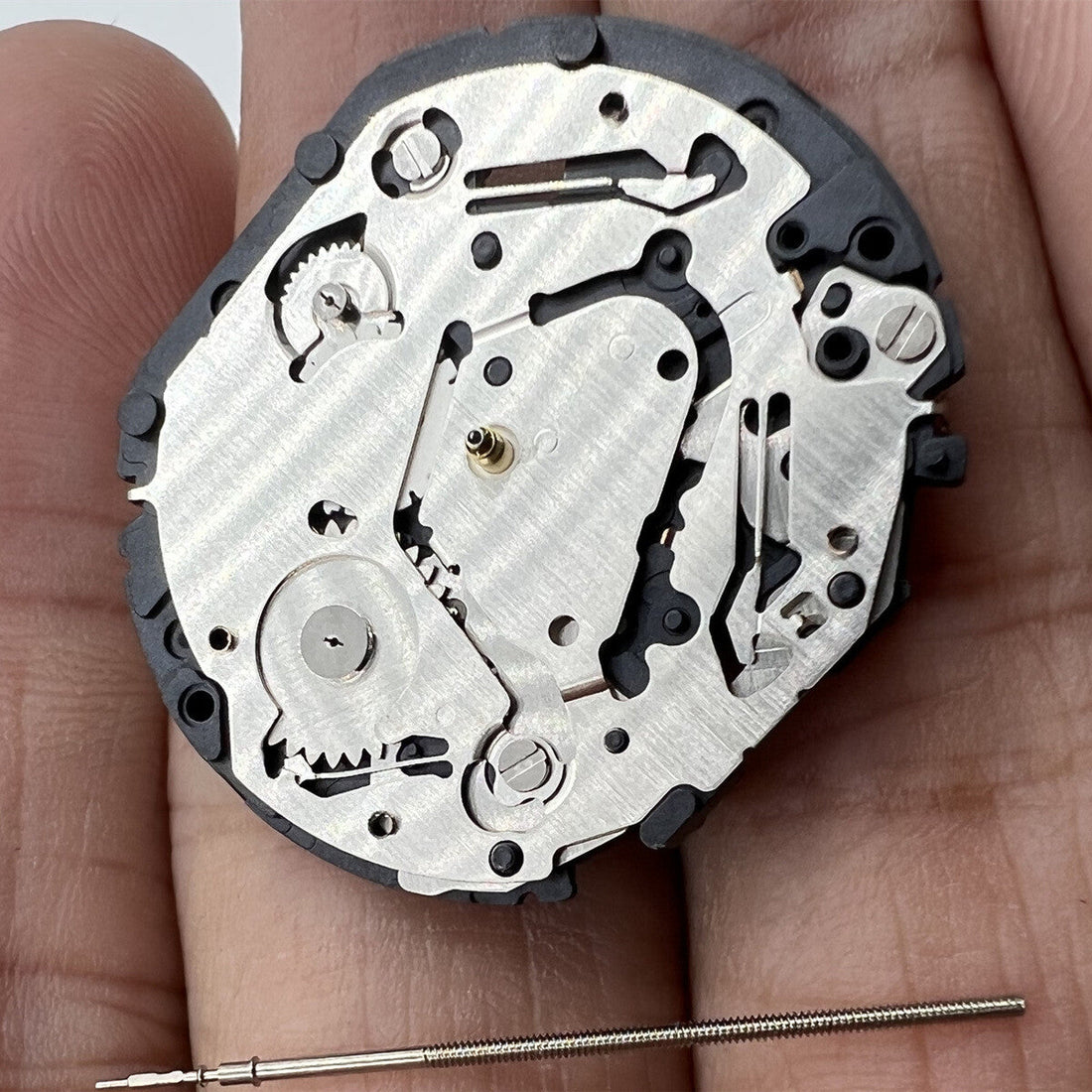 Hattori Epson TMI VX7R quartz watch movement, precise Japan-made mechanism for replacements and repairs.