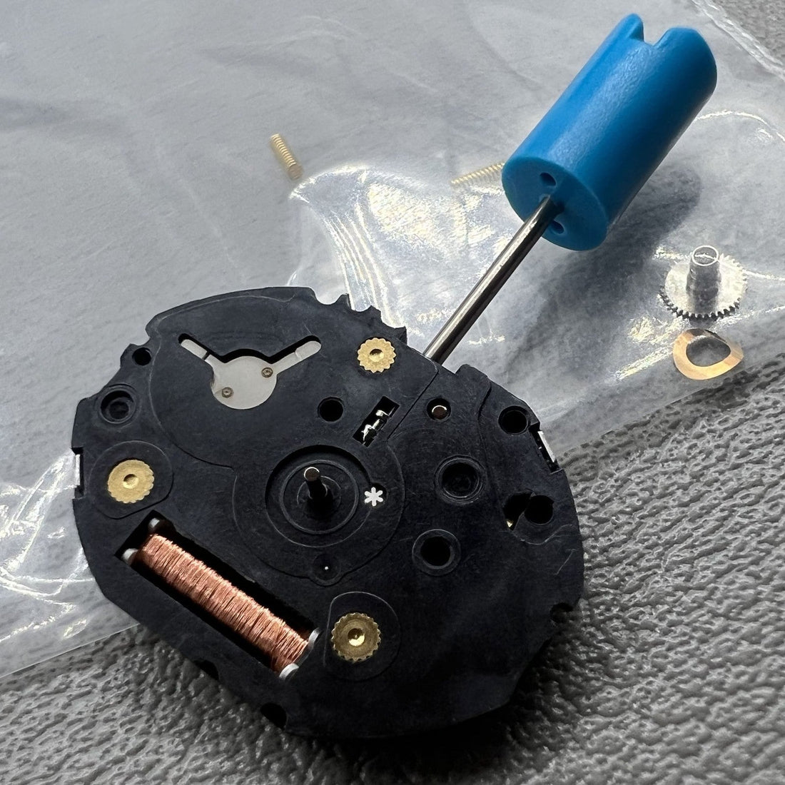 Seiko V115A quartz watch movement, precision timekeeping from Japan, ideal for repair and accessories.