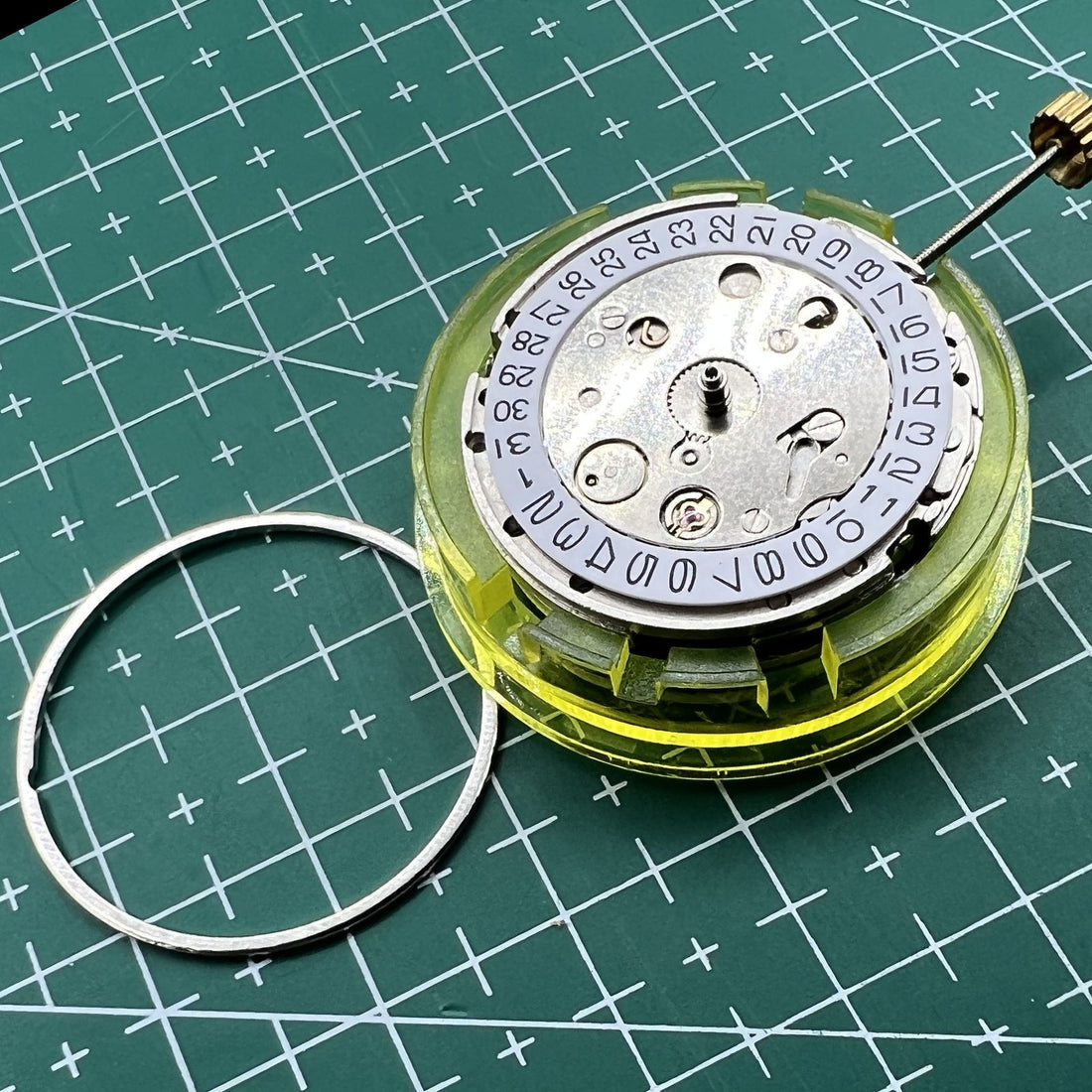 DG2813 automatic mechanical watch movement showing 3 hands and date function, ideal replacement part.