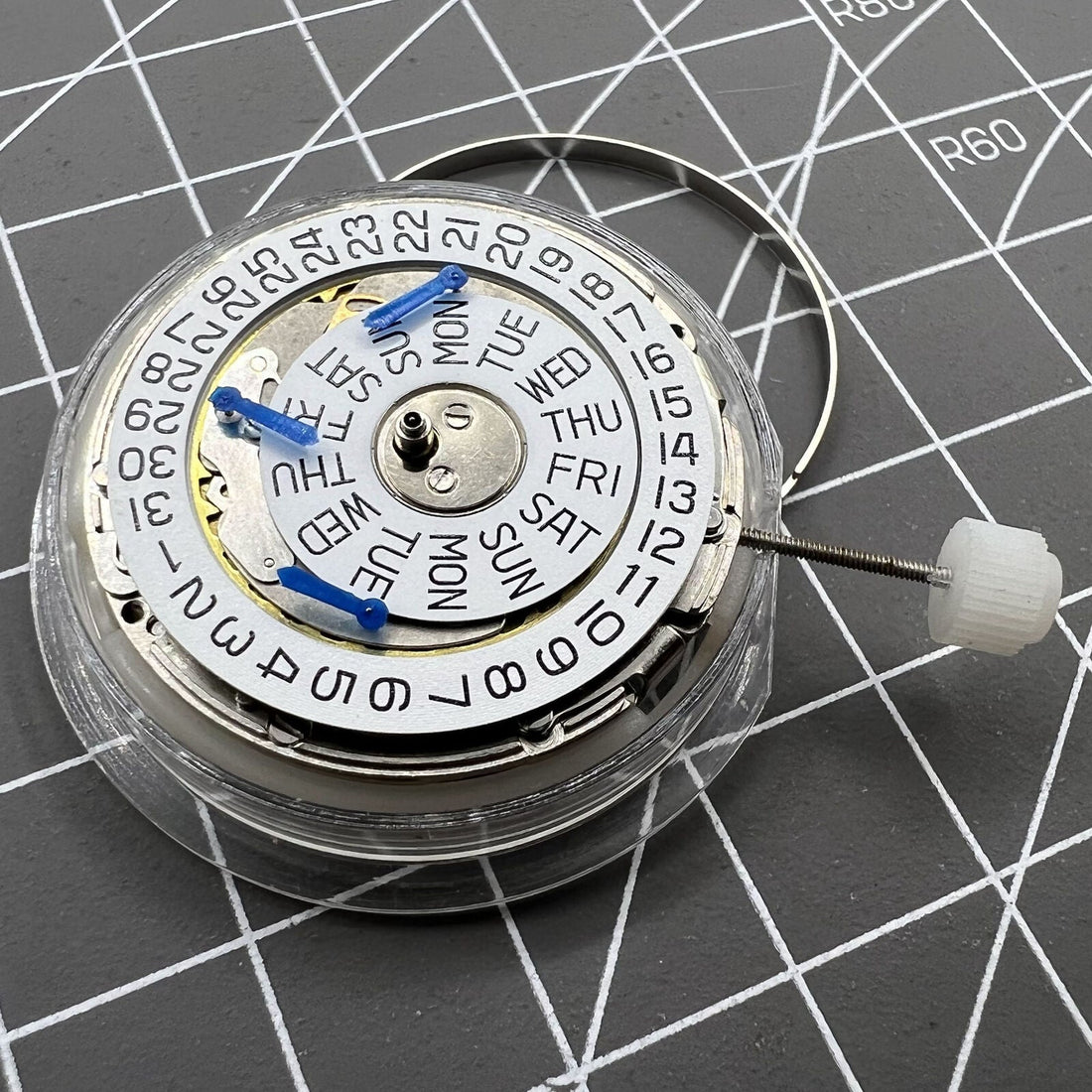 HZ2350 watch accessory with automatic mechanical movement and double calendar display.