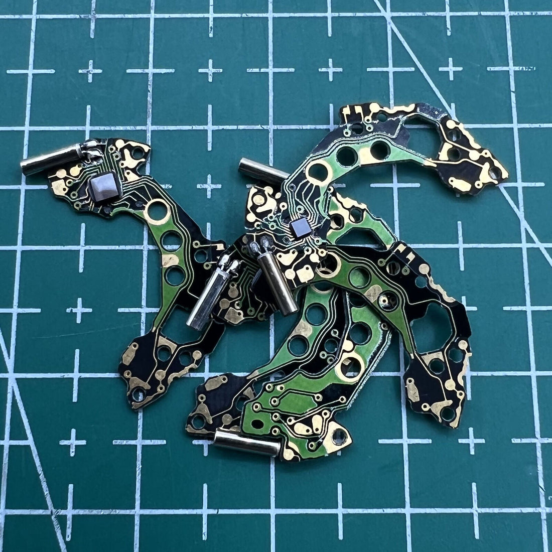 Wholesale circuit board compatible with Miyota FS00 FS10 FS20 quartz watch movements, reliable and precise.