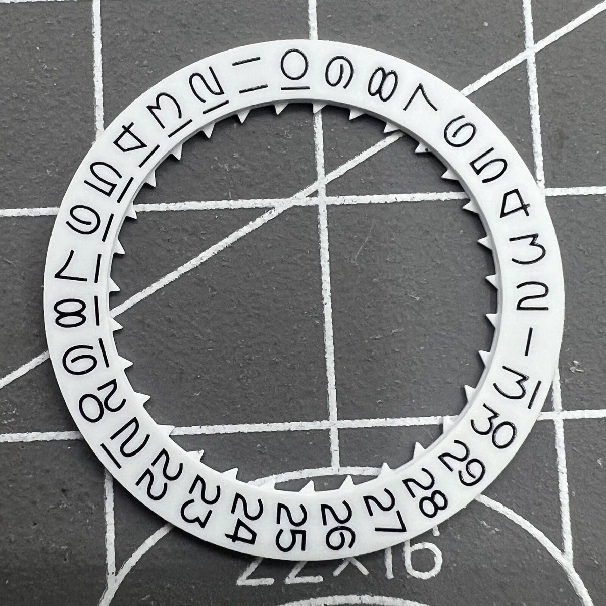 White Date Disk Vintage Numeral Font Wheel Date Wheel for Miyota 8215 ...
