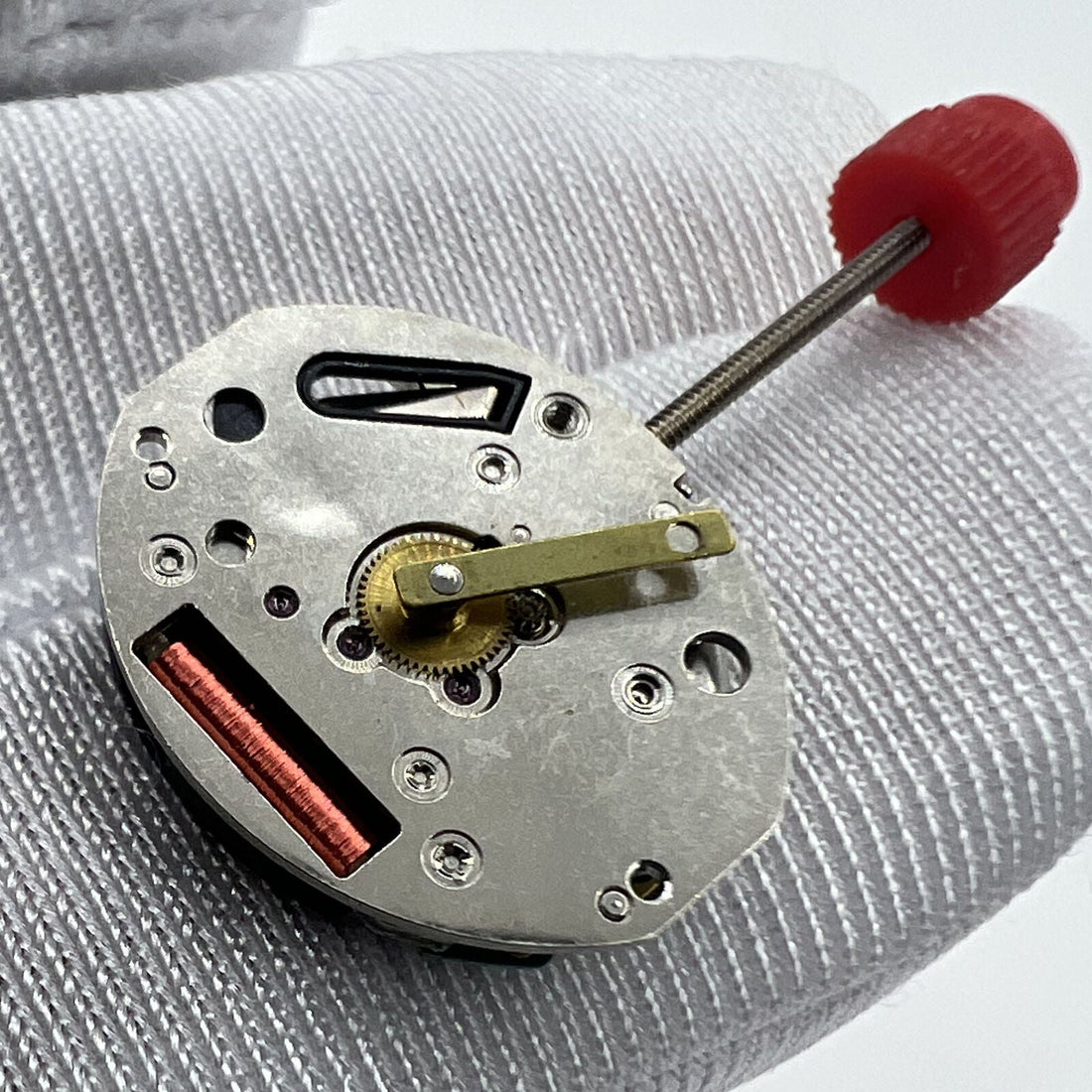 Swiss Made ETA 980.005 quartz movement with 2 hands, original watch accessory for precise timekeeping.