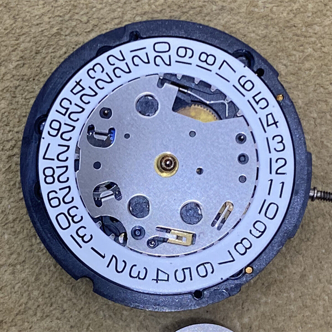 ETA G15.211 quartz watch with 3 hands, date display, Swiss movement precision by ETA.