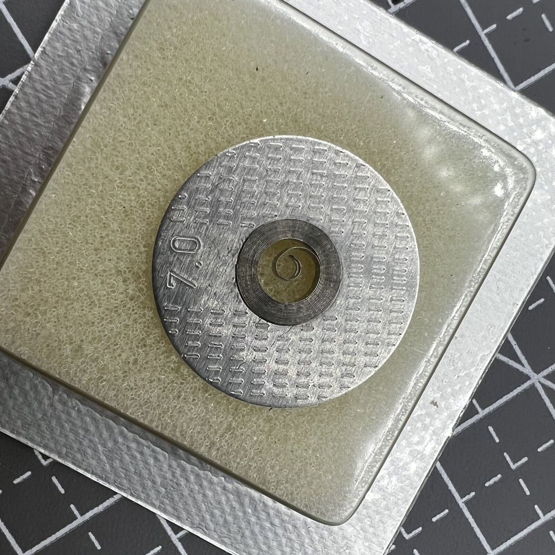 Mainspring for ETA 2660 mechanical watch movement, durable replacement part for accurate timekeeping.