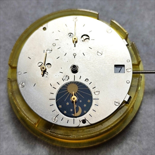 Mingzhu 2813 automatic mechanical watch movement with small seconds at 6, 9, and 12 o?clock positions, precision craftsmanship.