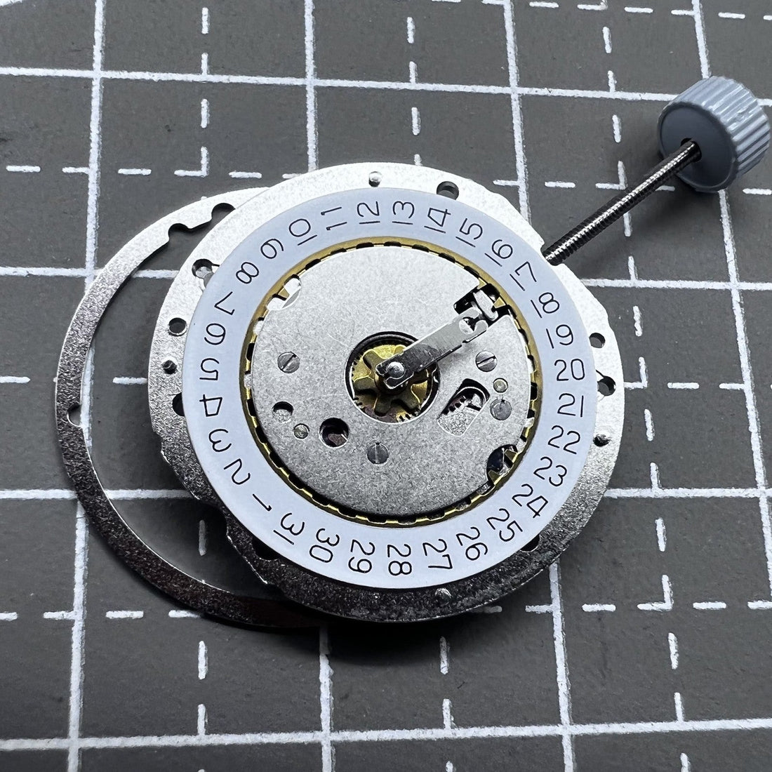 Quarzuhr with Ronda 784 movement, date display at 3 o'clock for precise timekeeping and style.