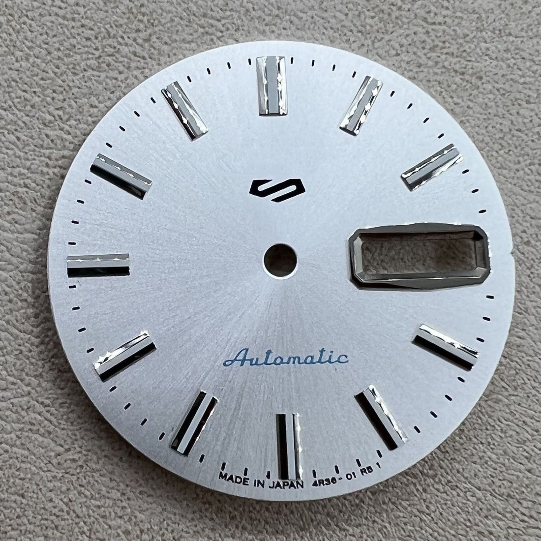 Green luminous 28.5mm dial with white accents for modified Datejust watches