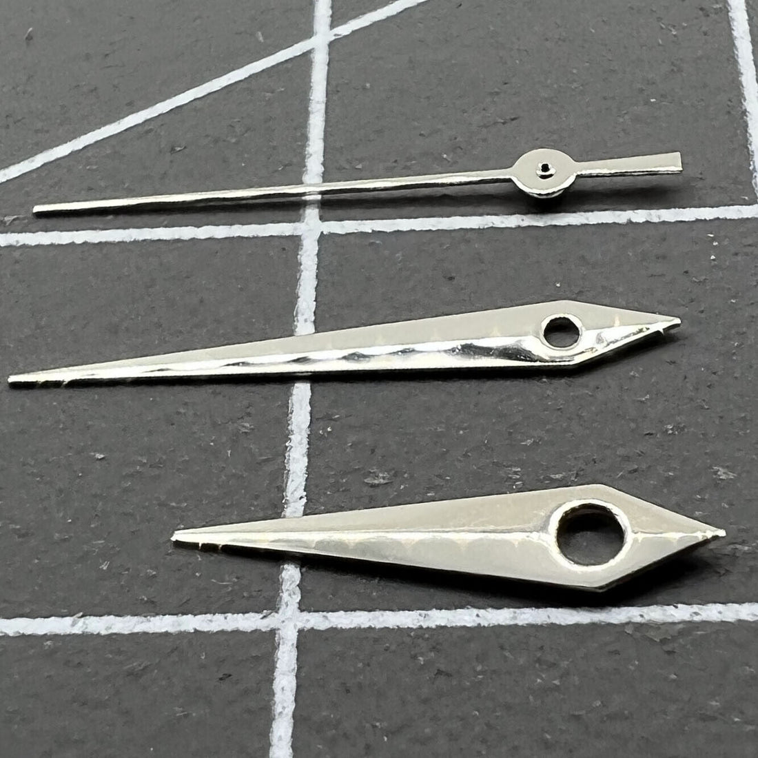 Silver arrow-shaped 11.5mm watch hands by Arrow for Miyota 1M12 Japan quartz movement