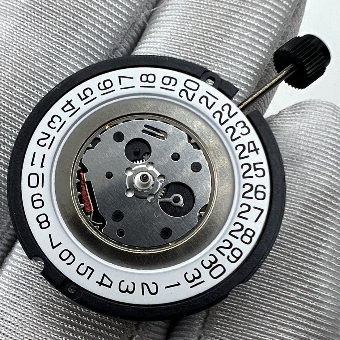 Swiss Made ETA 805.112 quartz watch movement with 3 hands, precision timekeeping for watch accessories.