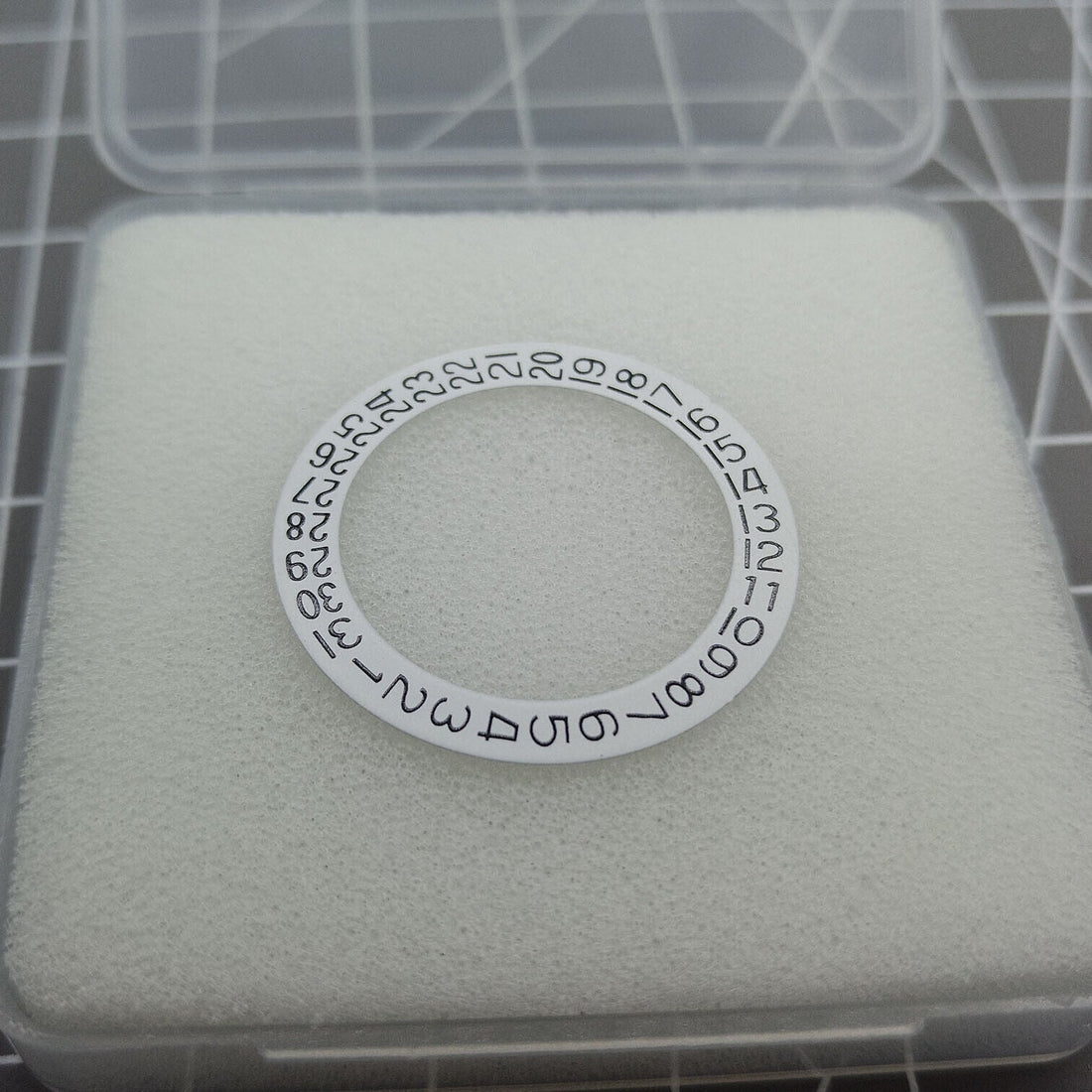 23mm generic Date Disk Wheel showing date at 3 o?clock for watch movement replacement