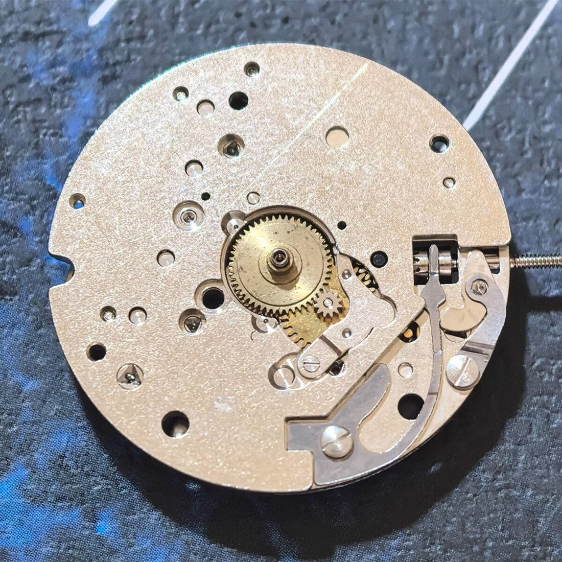 Swiss Made ETA 6640B quartz watch movement with green circuit board and 3-hand display.