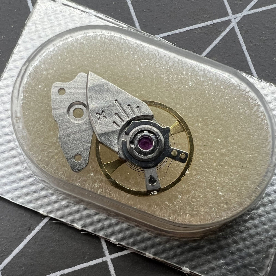 Sealed Japan-made watch balance wheel with splint for Miyota 9015 movement.