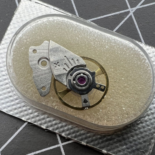 Sealed Japan-made watch balance wheel with splint for Miyota 9015 movement.