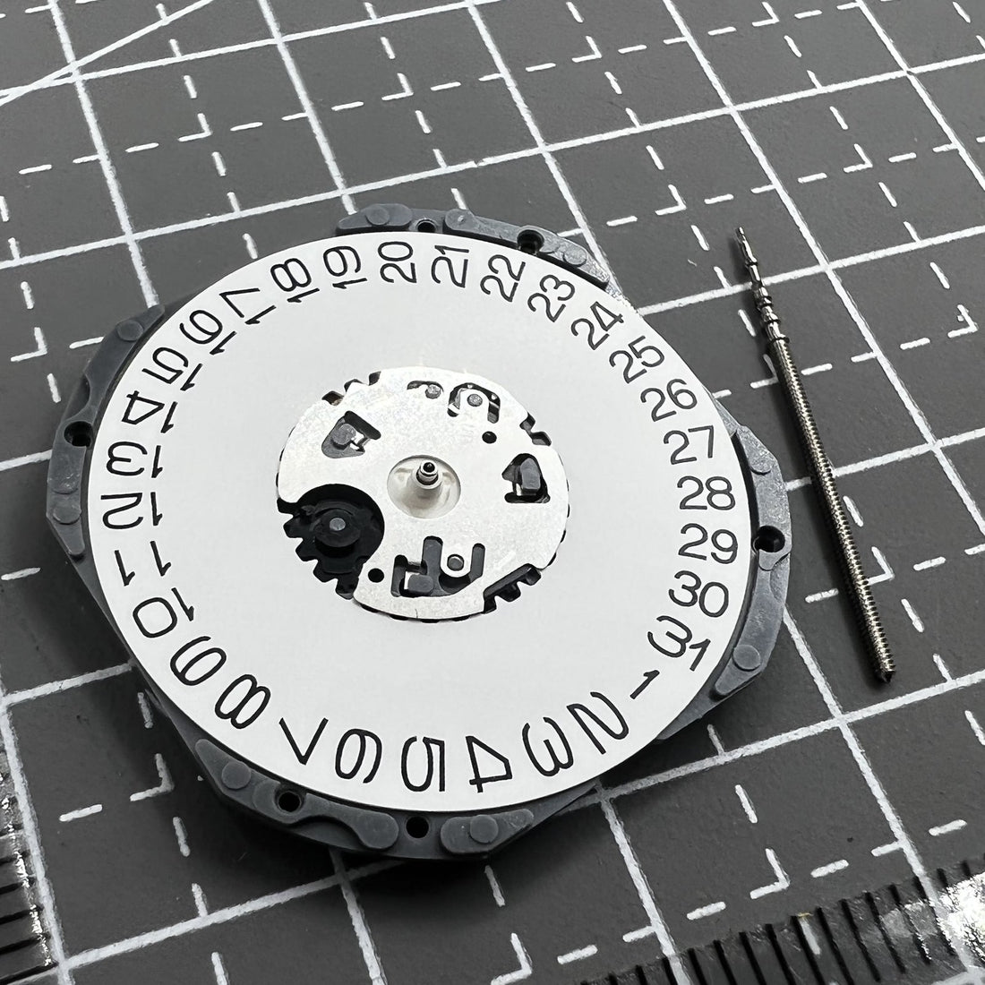 Japan Epson Hattori VJ52B quartz watch movement with date display for precise timekeeping
