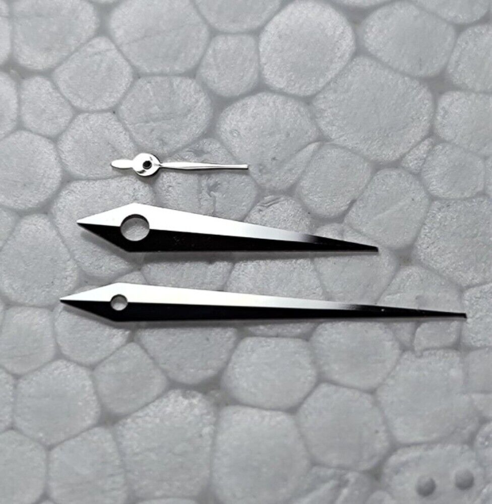 Silver arrow-shaped watch hands set for Miyota 1L45 quartz movement, precise and stylish accessories.