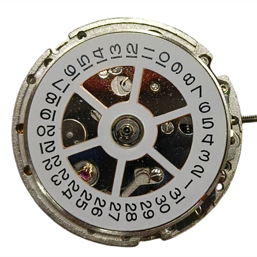 China Made Silver 2813 8205 automatic watch with single calendar window at 3 o?clock for precise timekeeping