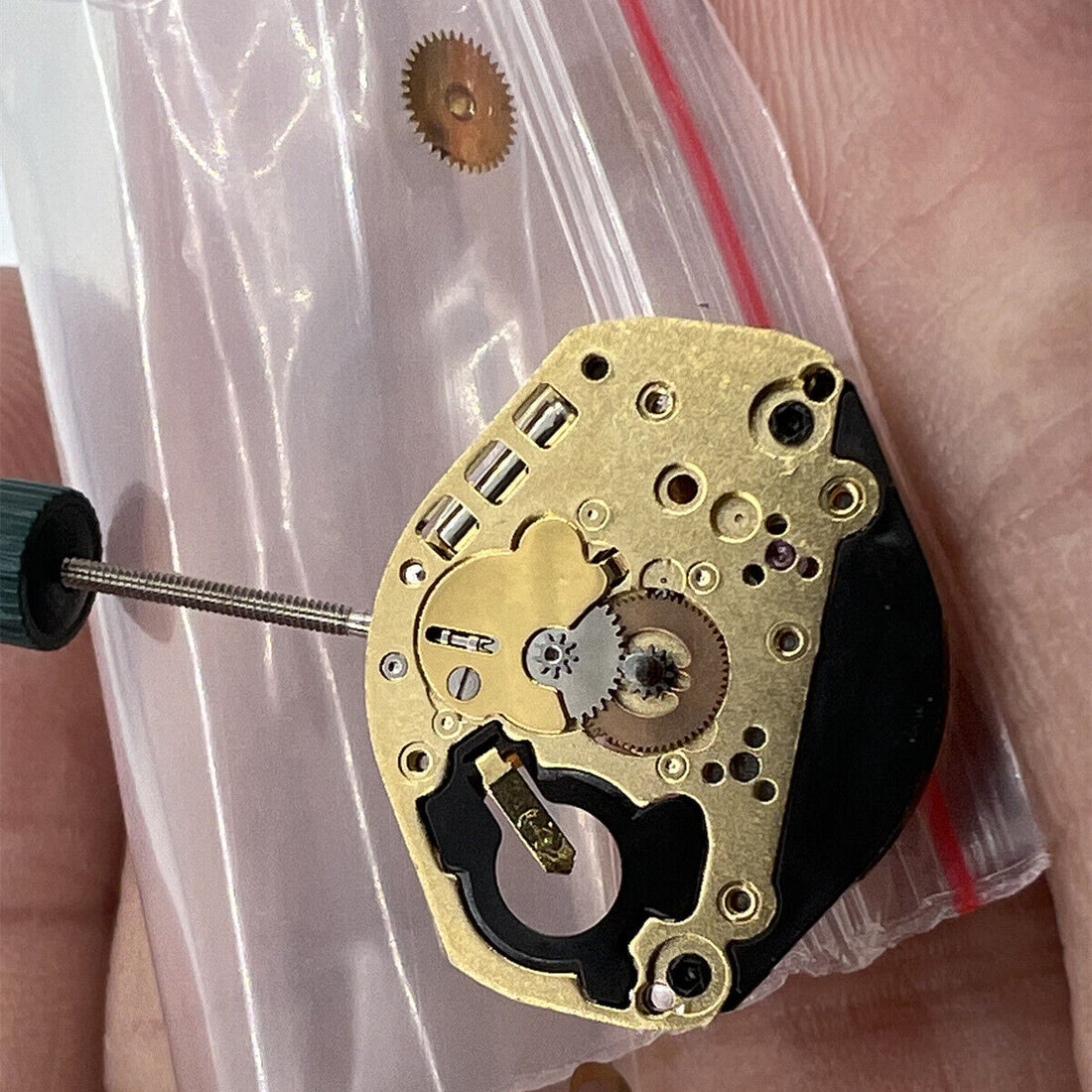 Ronda 1062 2 Hands quartz watch movement, Swiss made for precise timekeeping in watch repairs.