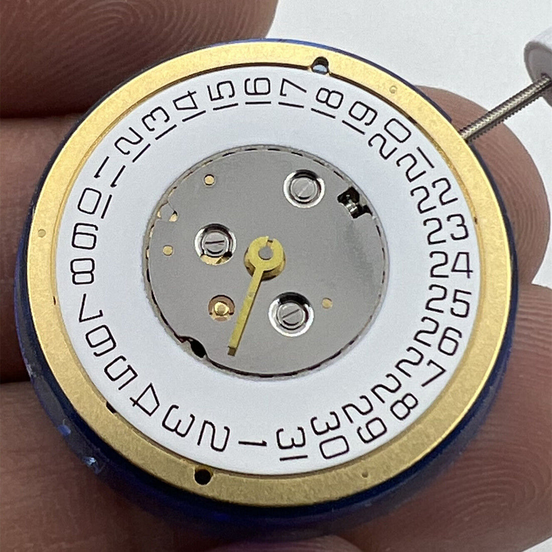Golden ISA 220 quartz watch movement with calendar and 2 hands for men's watches by Watchmakers.