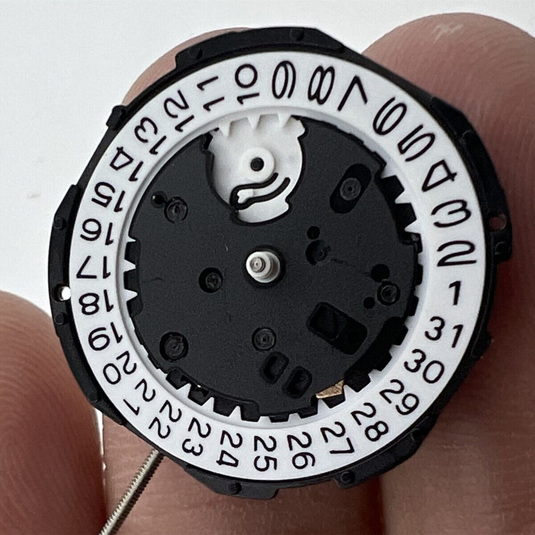 Sunon PE46 quartz watch movement with 2 hands and date display at 3 o'clock, precise timekeeping.