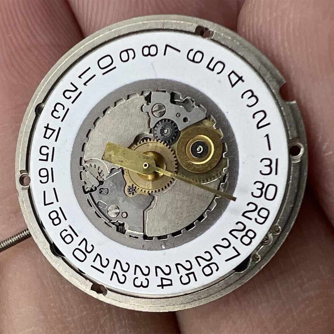 ETA 955.414 Swiss-made quartz watch movement with date display at 3 o?clock, reliable precision.
