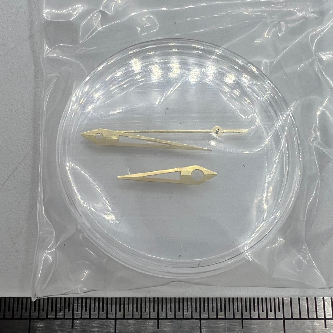 Golden arrow-shaped luminous watch hands with trim, 14mm, compatible with Miyota NH35/NH36/NH38 movements.