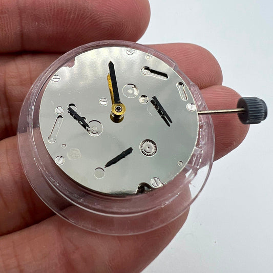 DG2813 watch mechanism showcasing automatic movement with three large hands and small seconds at 6 o'clock, no calendar.
