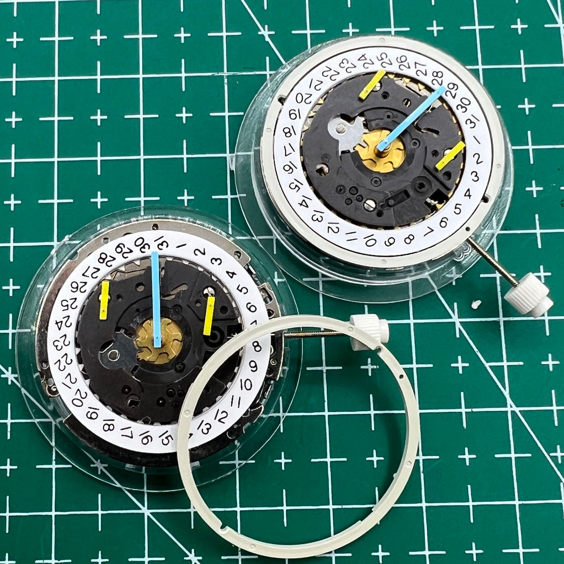 Swiss Made ISA 8162 Date At 4 quartz watch movement replacement for precise timekeeping.
