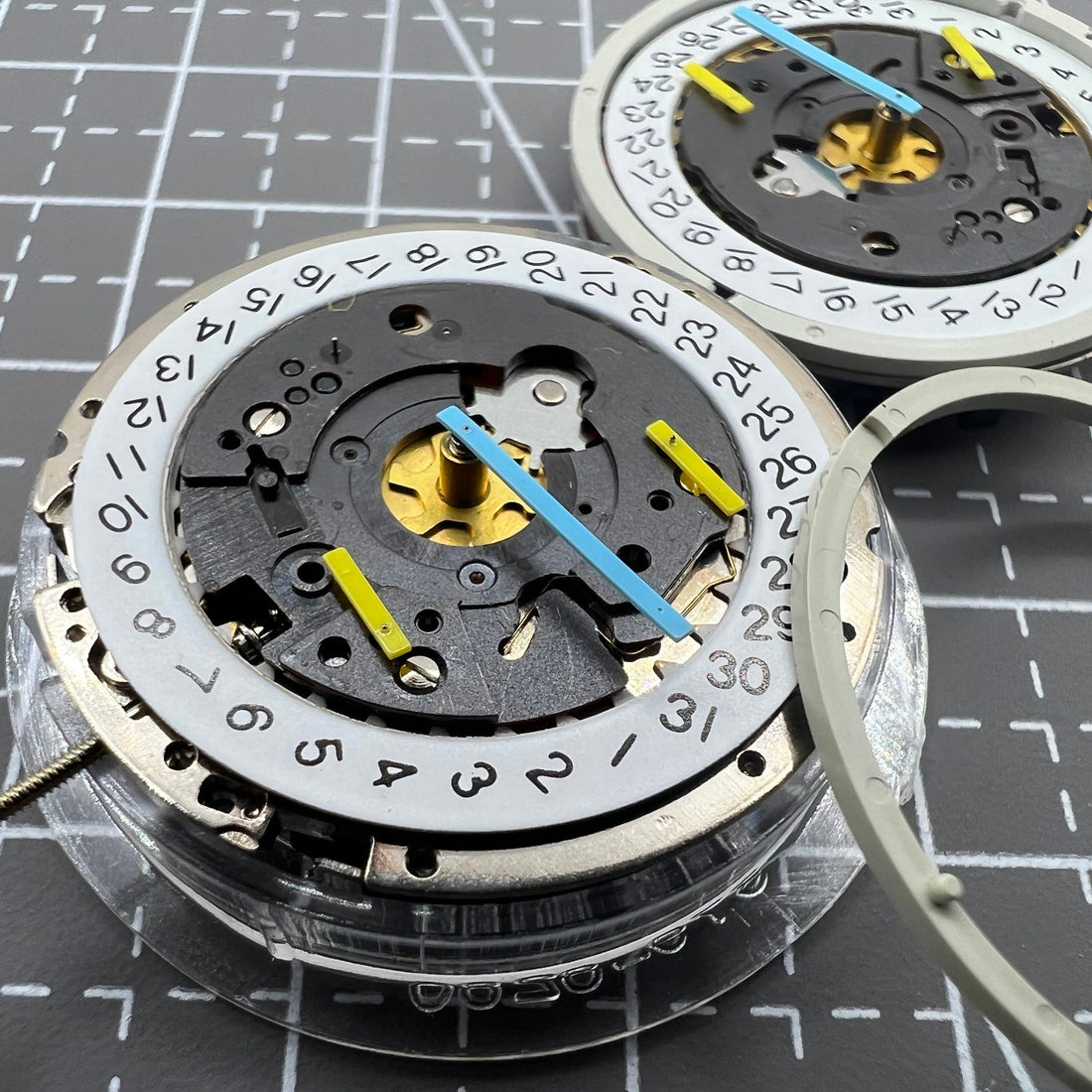 Swiss ISA 8172 Replacement Original ISA 8162 Movement Date At 4 Quartz Movement