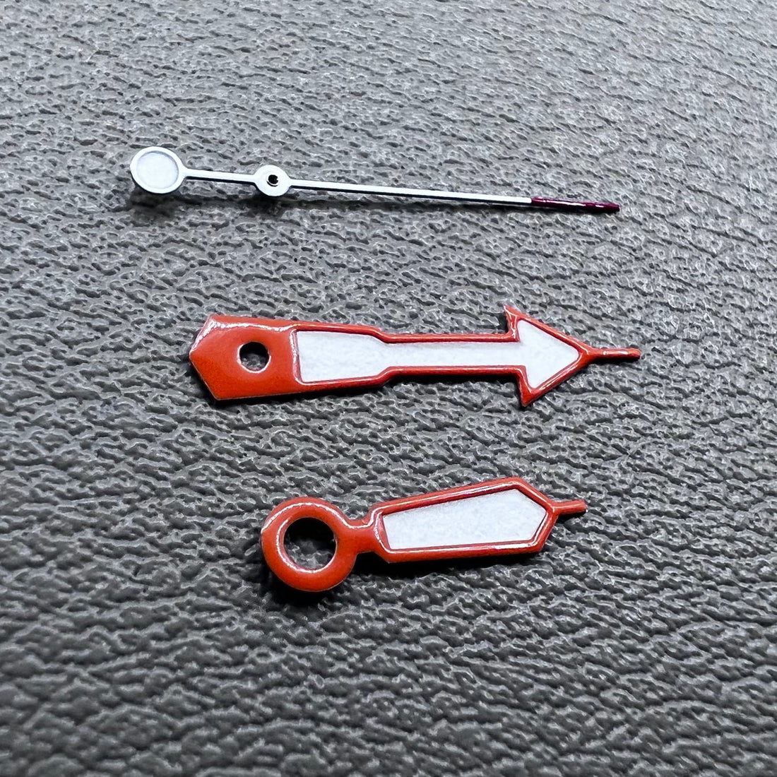 Arrow-shaped red watch hands with pointed tips and orange trim, compatible with NH35, NH36, NH38, NH39, NH34 movements, by [Brand].