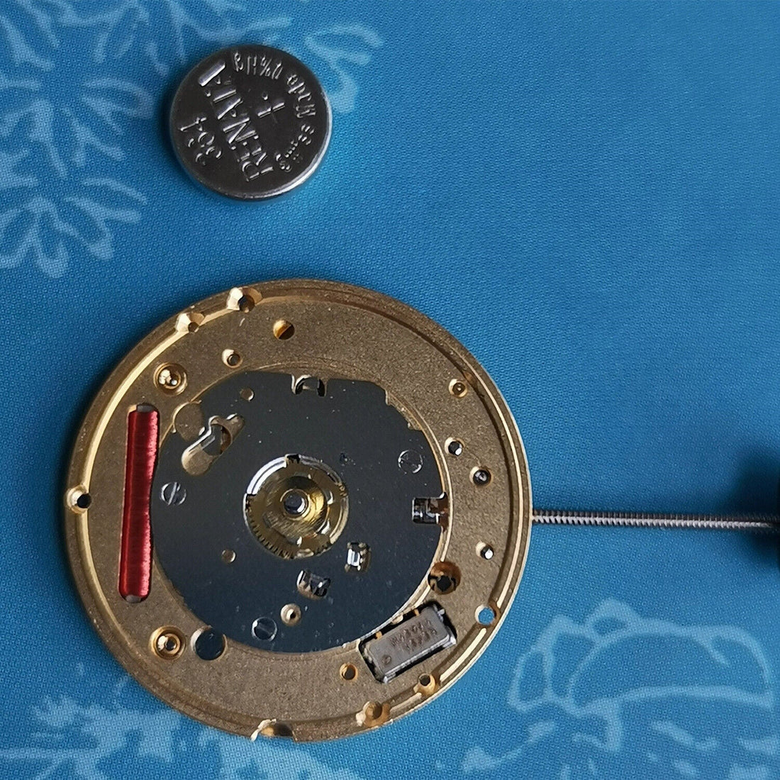 Genuine ETA E61.031 quartz movement, 3-hand watch mechanism, no calendar, original vintage stock.
