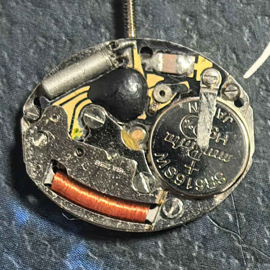Swiss Made ISA 258 quartz movement with 2 hands, replacement part for ISA 257 watches, precision timekeeping.