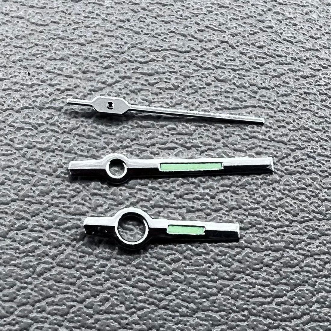 Set of green luminous square pointed watch hands for Orient 46941 and 46943 movement, enhancing visibility.