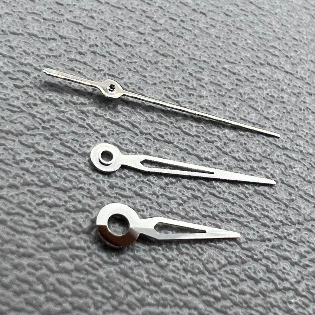 Hollow silver trim watch hands set for NH05 NH06 movement, compatible with watch repairs and customization.