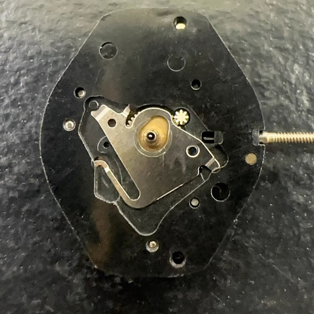 Close-up of Swiss Made ISA 638 quartz watch part with 3-hand movement, ideal for precise timekeeping.