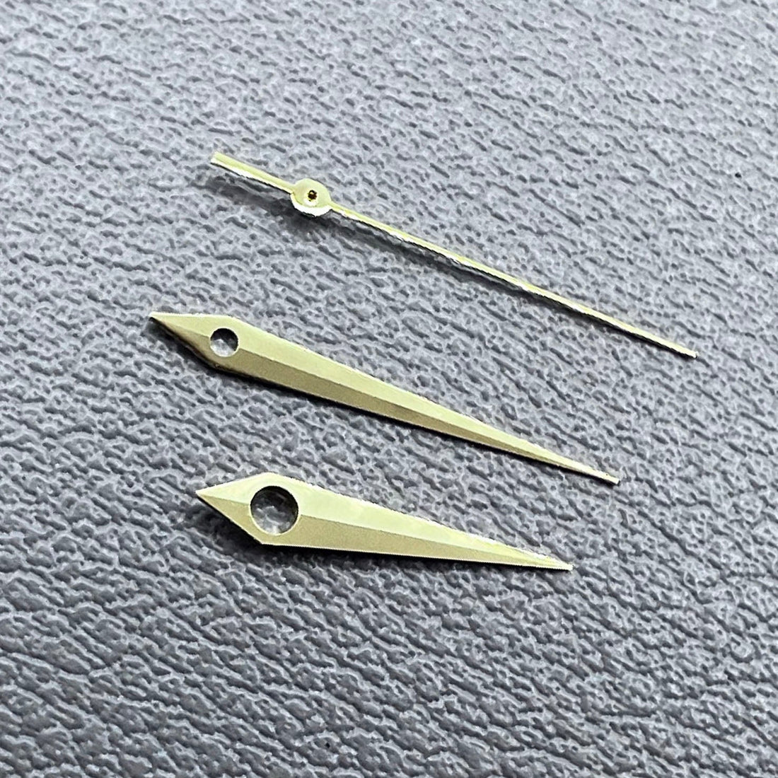 Golden trim arrow-shaped watch hands for NH35 NH36 7S26 NH70 NH72 movements, no lume, precise fit.